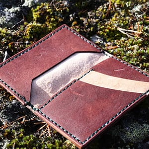 Poronnahkainen lompakko tummanruskeana